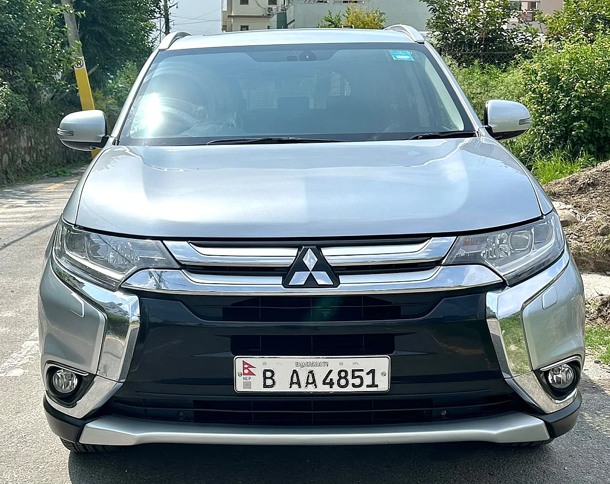 Mitsubishi Outlander top